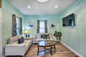 1 Mi to UTA Arlington Elm Cottage with Fenced Yard